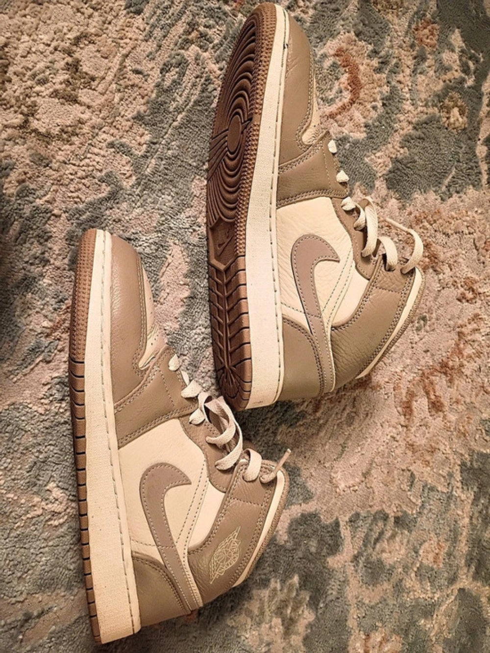 Nike Sneakers in Brown & White  US 6.5Y